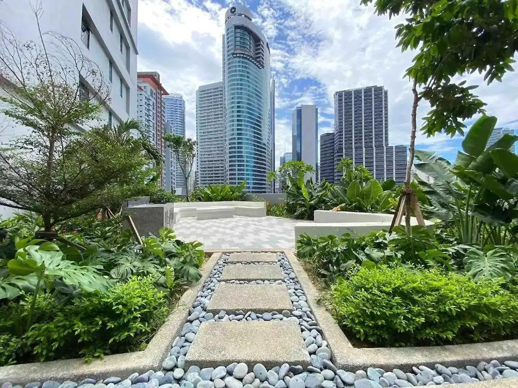 Staycations Up Above 4 Modern 1Br @ Air Makati City 5*,  Filipíny